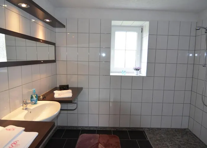 Christine * Schenkendobern